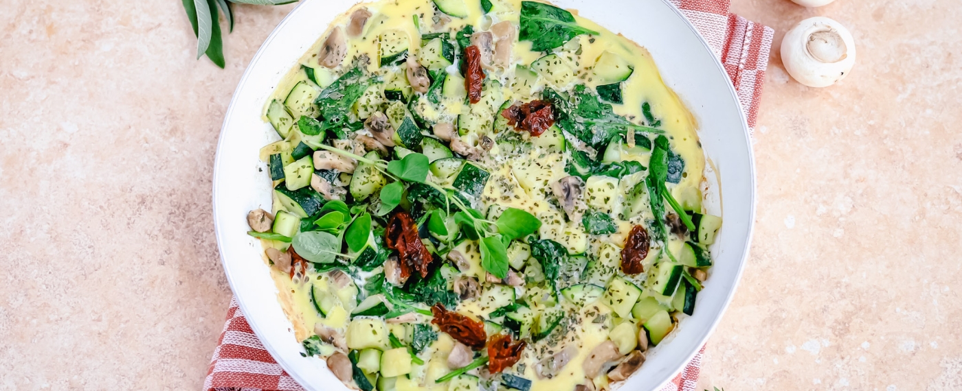 Frittata met courgette, champignons & zongedroogde tomaatjes